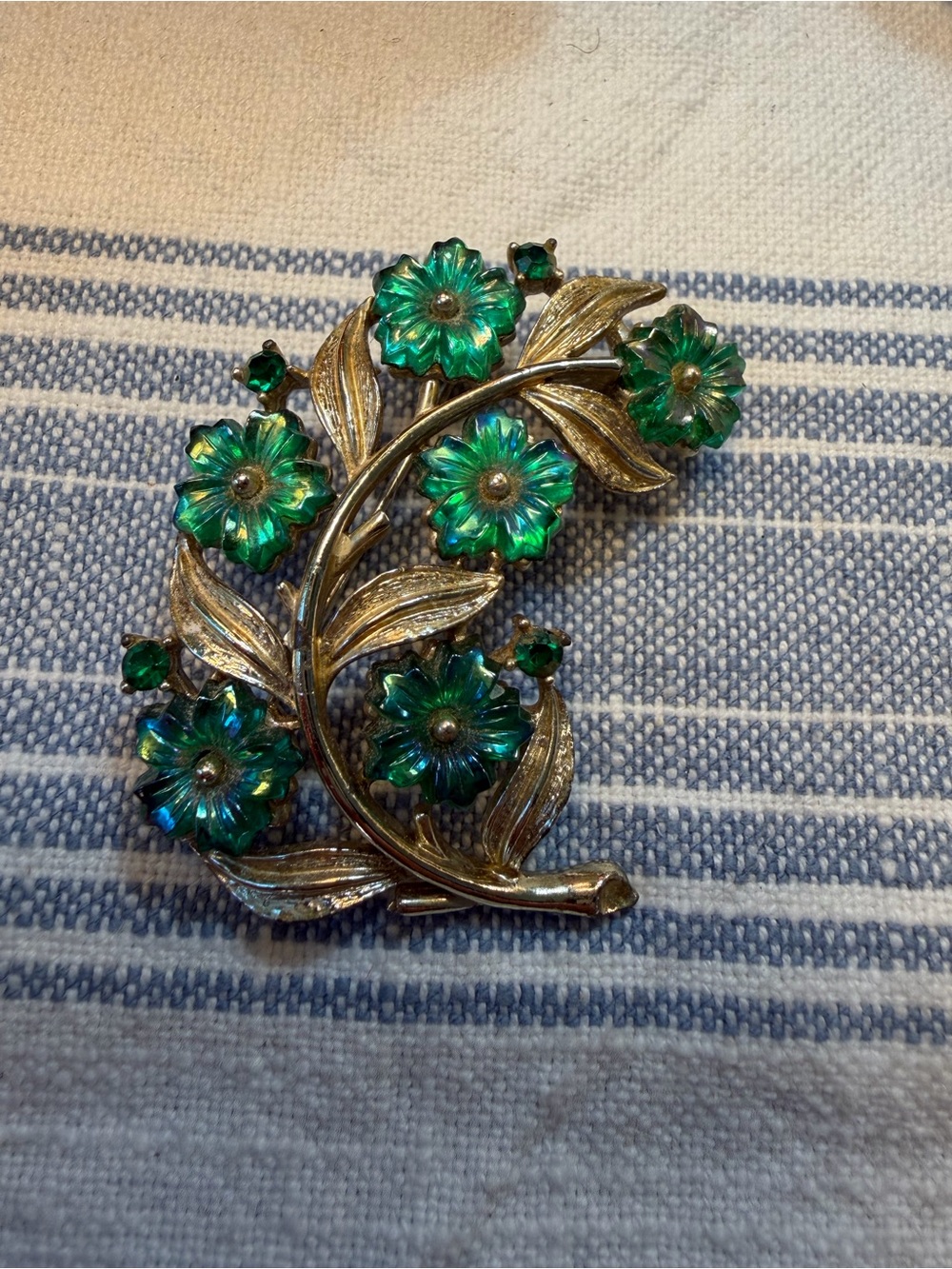 Coro Brooch Pin Teal Green Iridescent Molded Glass Flowers Gold Tone 1960s - Picture 7 of 7
